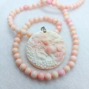 🐚 S925 Natural Queen Conch Shell "Carved" Pendant